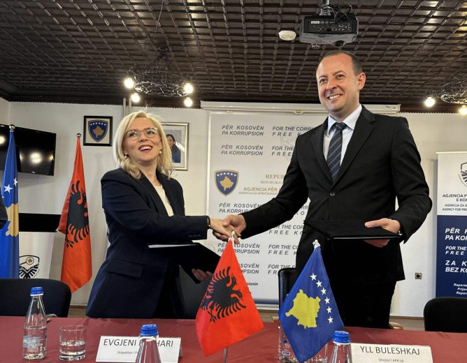 Nënshkruhet Memorandum Bashkëpunimi për parandalimin e Korrupsionit mes Kosovës dhe Shqipërisë