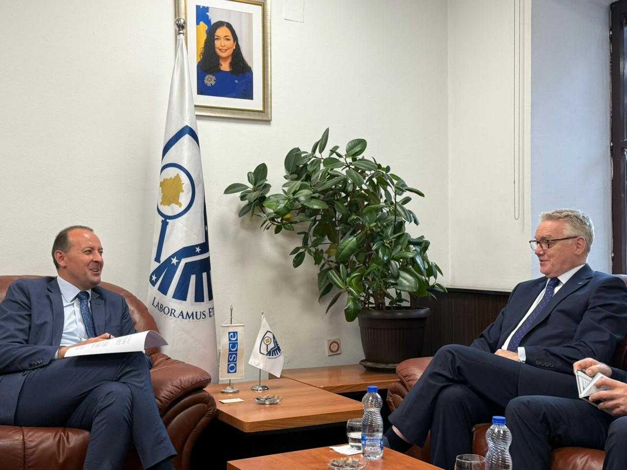 Drejtori Buleshkaj priti Shefin e Misionit të OSBE-së, Ambasadorin Gerard McGurk.
