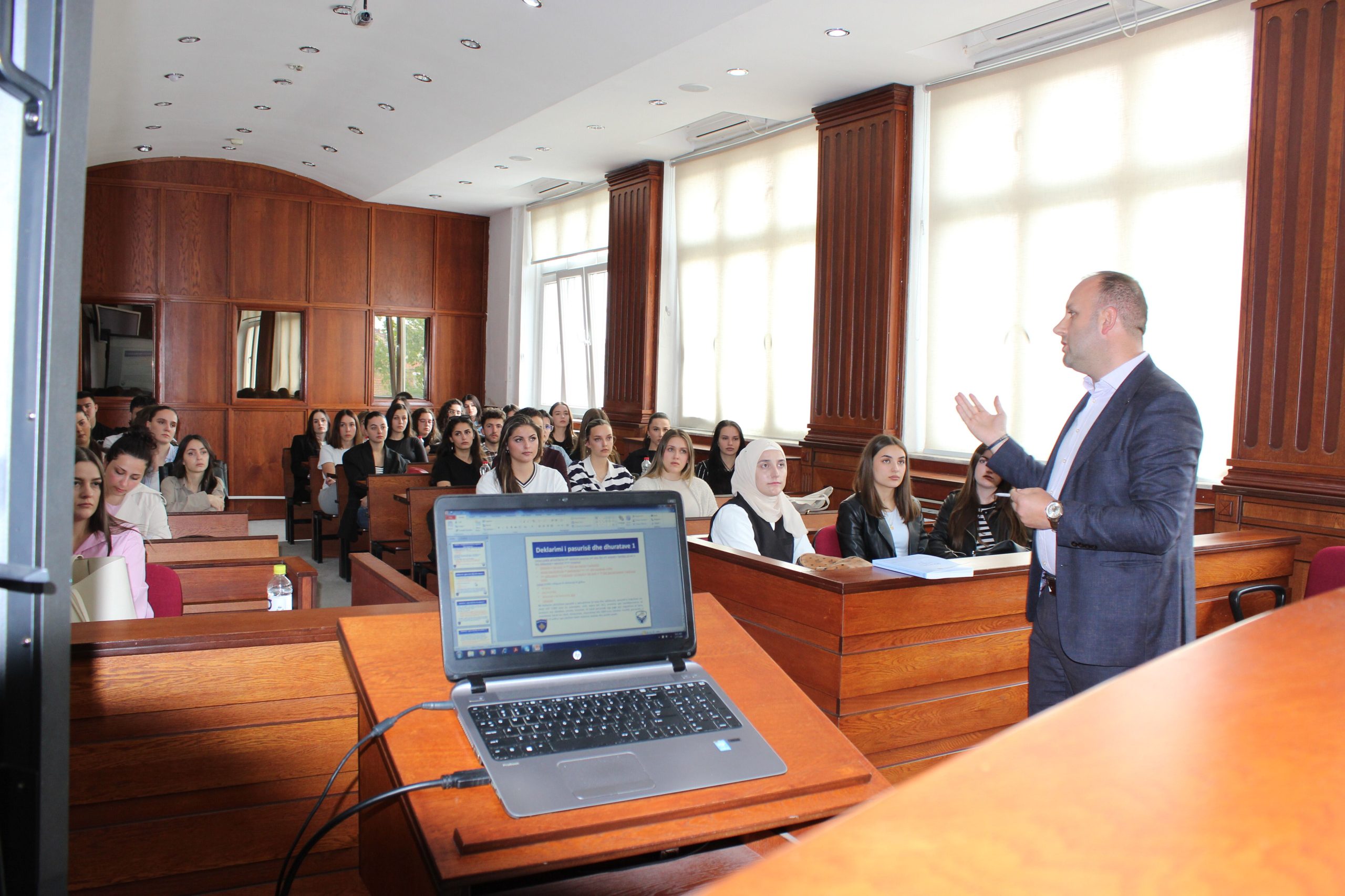 Agjencia për Parandalimin e Korrupsionit zhvillon ligjëratë-diskutim me studentët e Fakultetit Juridik të Universitetit të Prishtinës