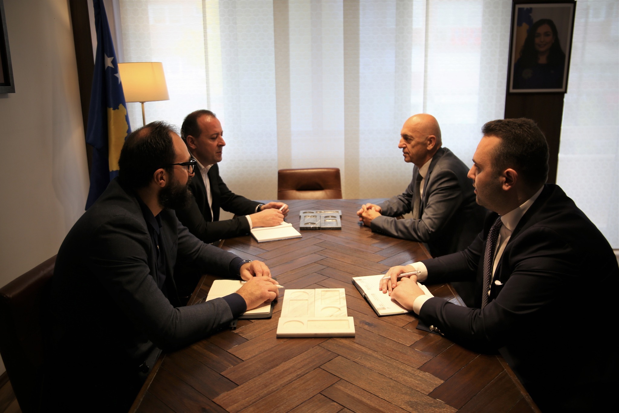 U.D. Kryeprokurori i Shtetit, Besim Kelmendi, priti në takim Drejtorin e Agjencisë për Parandalimin e Korrupsionit, Yll Buleshkaj