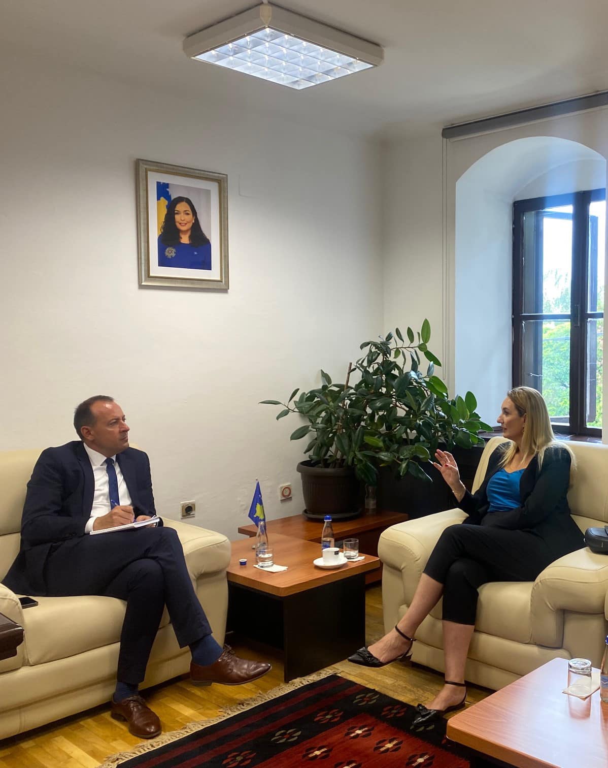Drejtori i Agjencisë për Parandalimin e Korrupsionit Yll Buleshkaj priti në takim drejtoreshën e Agjencisë për Parandalimin e Korrupsionit në Malin e Zi, znj. Jelena Perović