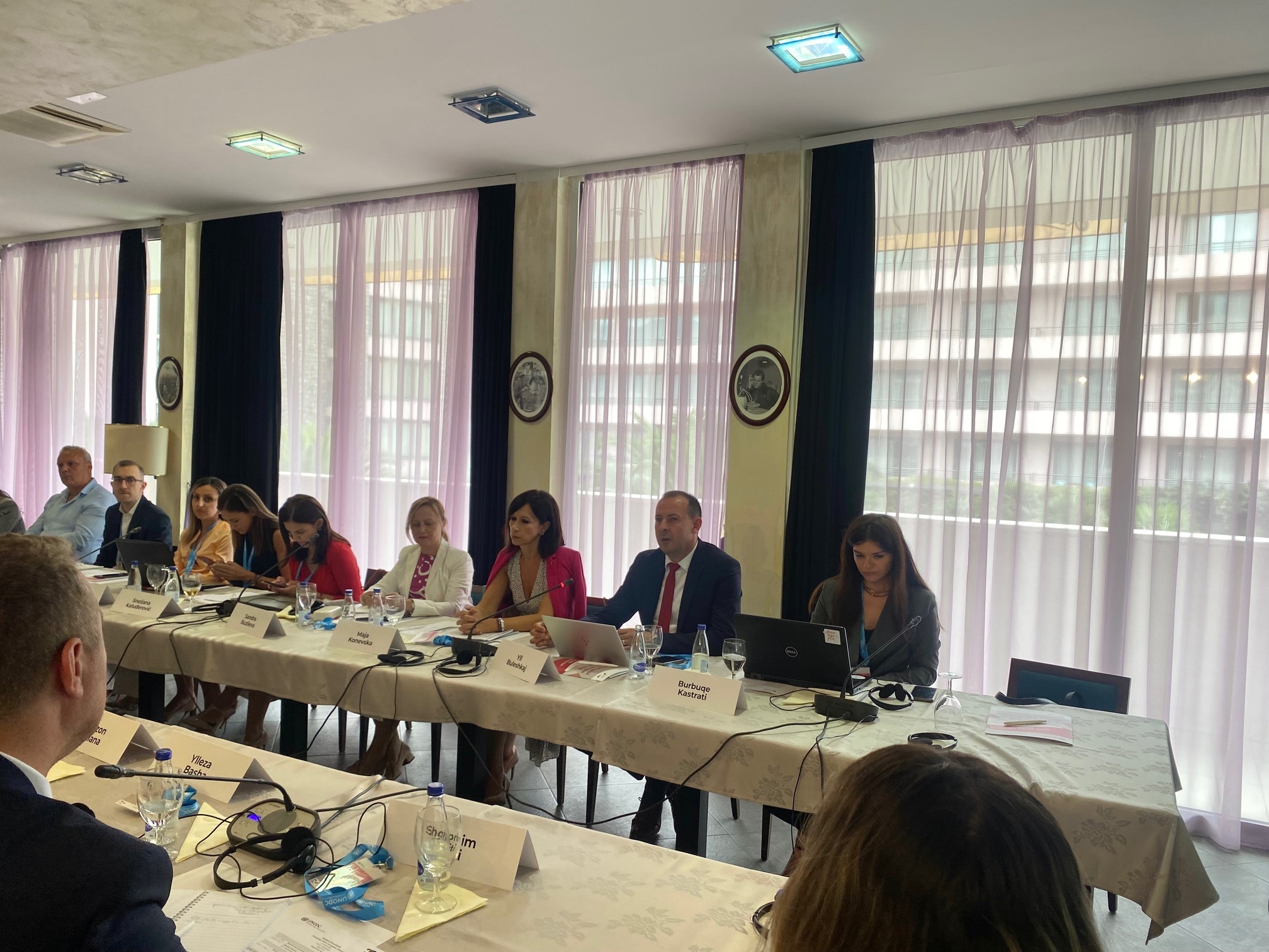 Agjencia për Parandalimin e Korrupsionit merr pjese ne tryezën rajonale me temën ‘Promovimi i Edukimit Kundër Korrupsionit’ të organizuar nga Zyra e Kombeve të Bashkuara për Drogën dhe Krimin (UNODC) dhe financuar bujarisht nga Republika Federale e Gjermanisë (German Cooperation) . Tryeza u mbajt në Bečići, Mal i Zi.
