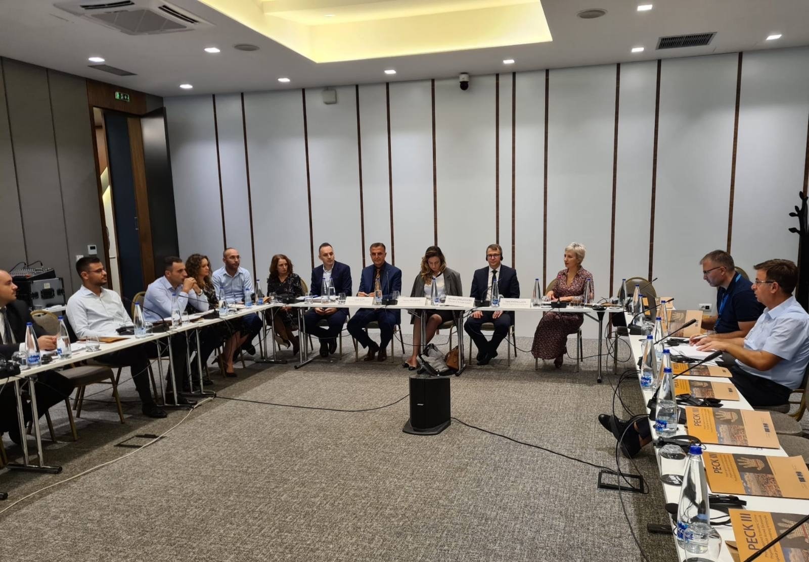 Rreth 100 zyrtarë – autoritete përgjegjëse të institucioneve dhe ndërmarrjeve publike morën pjesë në tri sesionet e trajnimit për parandalimin e konfliktit të interesit