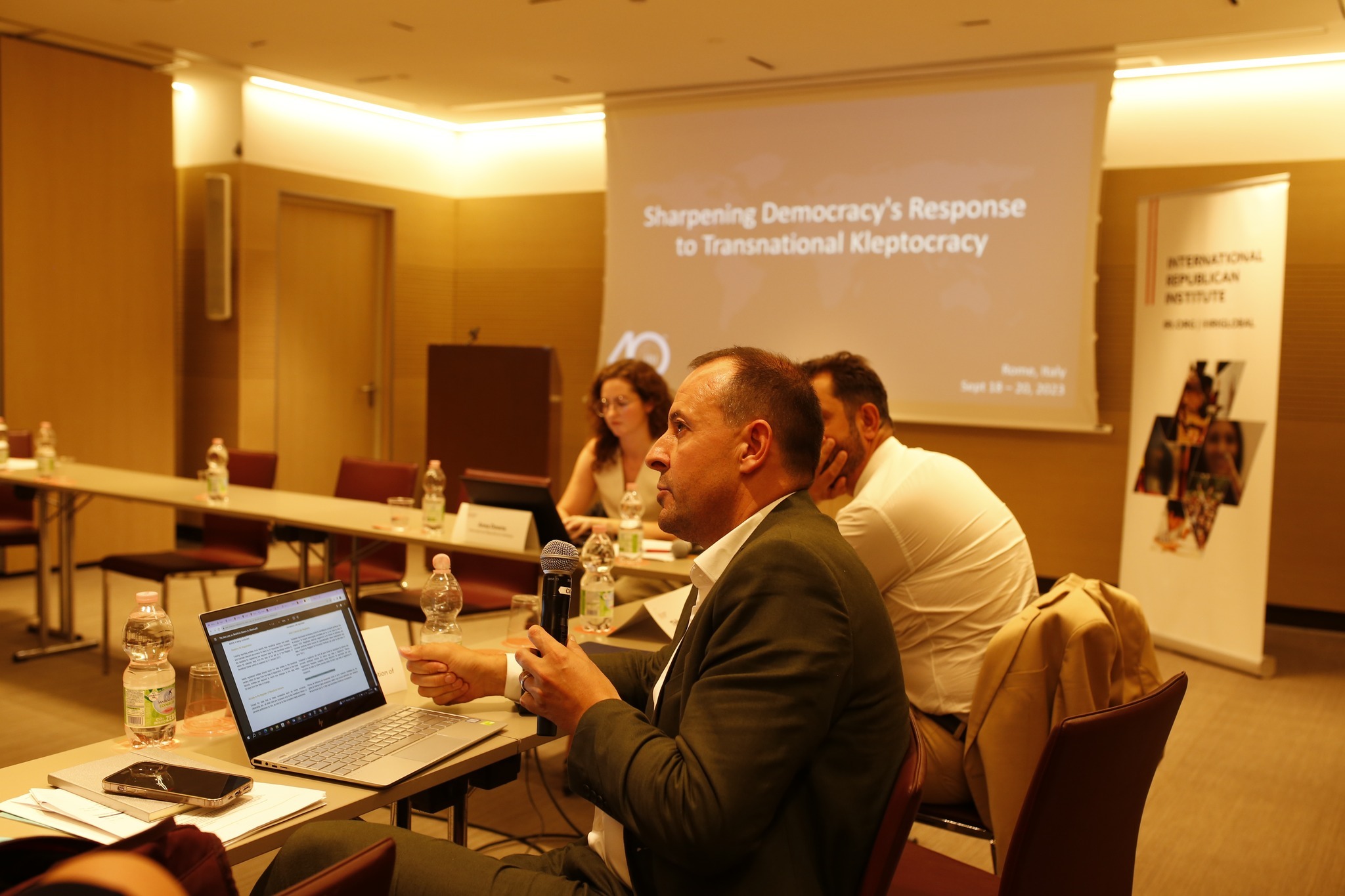 Drejtori i Agjencisë për Parandalimin e Korrupsionit, Yll Buleshkaj, mori pjesë në konferencën e organizuar nga Instituti Republikan Ndërkombëtar me temën ‘’Mprehja e përgjigjes së demokracisë ndaj kleptokracisë transnacionale’’, në Romë , Itali, më 18, 19 dhe 20 shtator 2023.