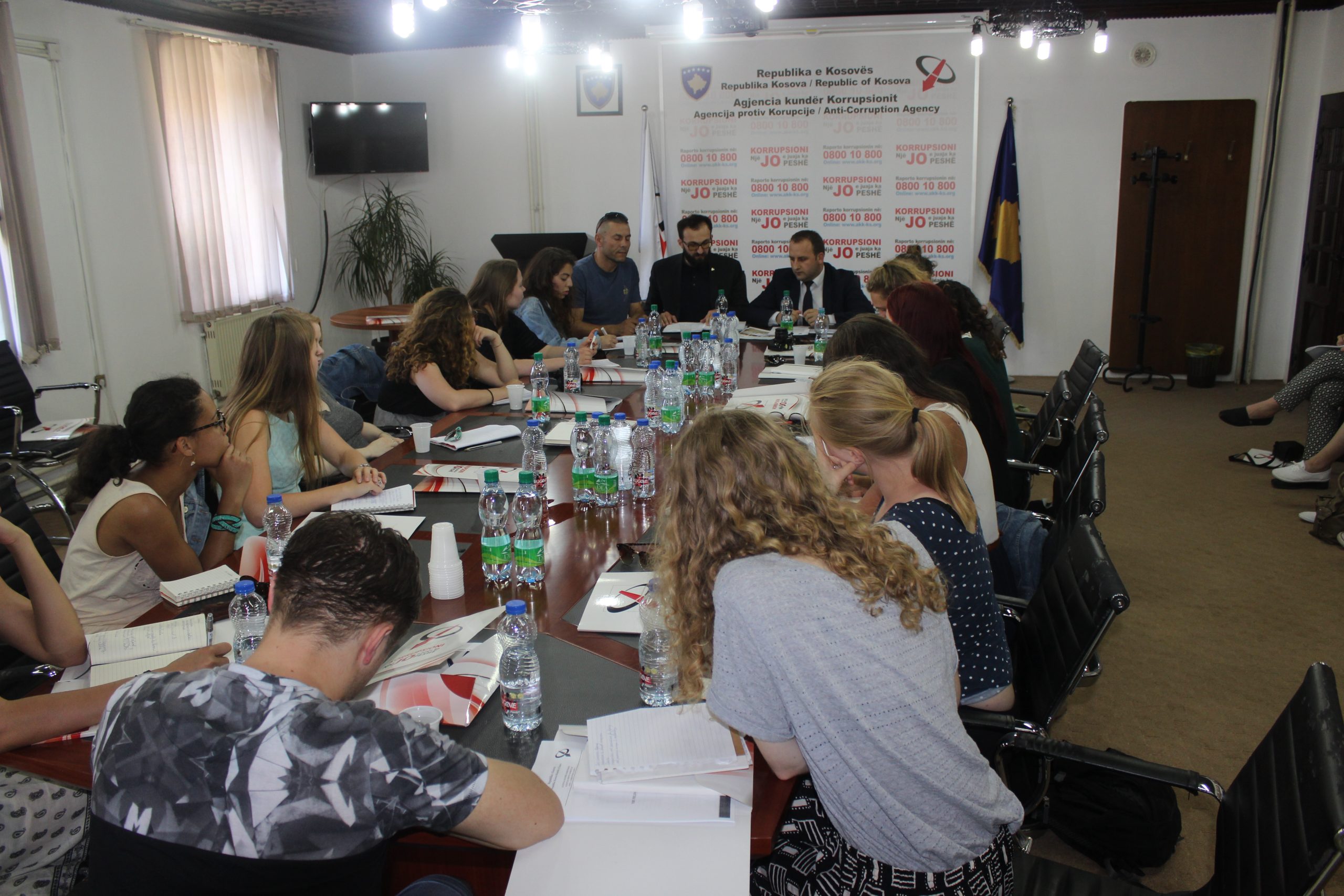 Studentët hoalndez vizituan AKK-në