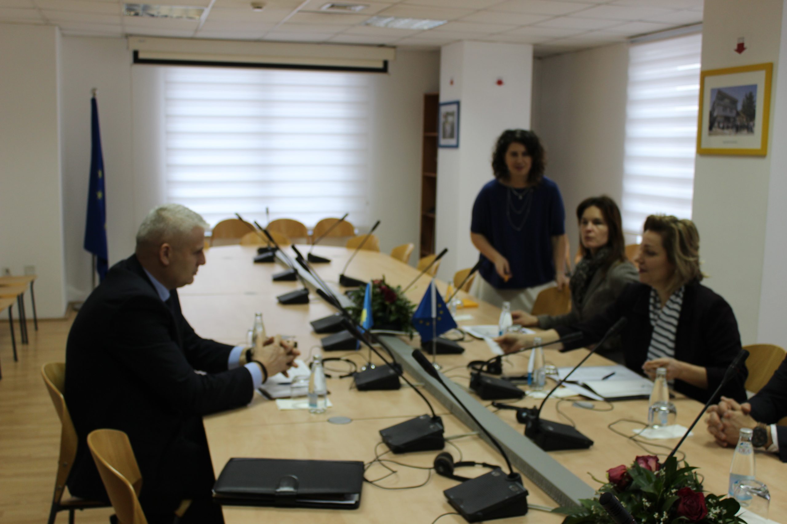 Shefja e zyrës së BE-së në Kosovë dhe drejtori i AKK-së biseduan për forcimin e luftës kundër korrupsionit