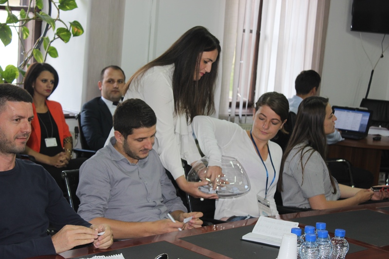 780 formular të  zyrtarëve  publik do ti nënshtrohen kontrollit të plotë të pasurisë