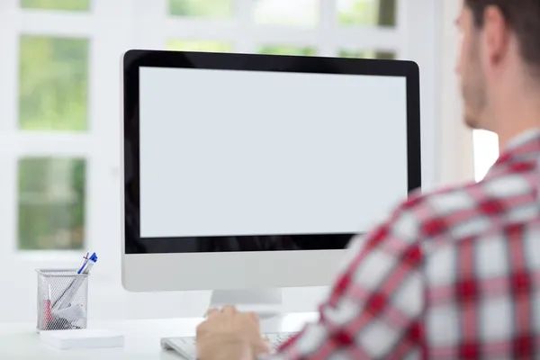DEKLARIM I PASURISË PËR MJEKËT DHE PROFESORËT UNIVERSITAR KA FILLUAR